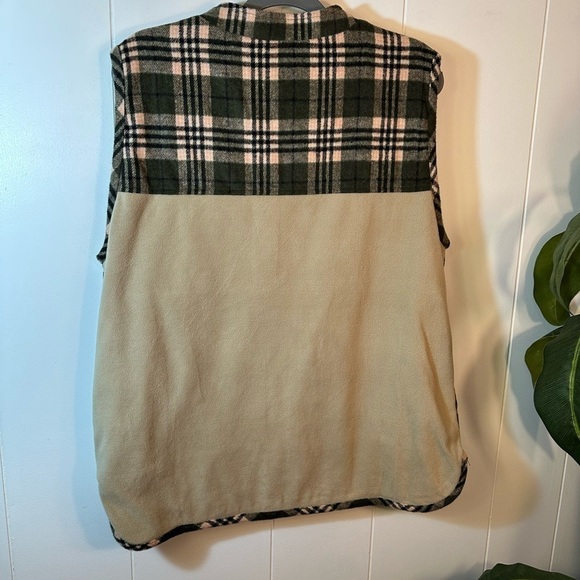 Kori Women’s Green and Pink Plaid Soft Zippered Vest Size Large - Picture 10 of 13
